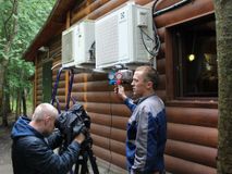 Наружный блок теплового насоса установлен и проходит проверку